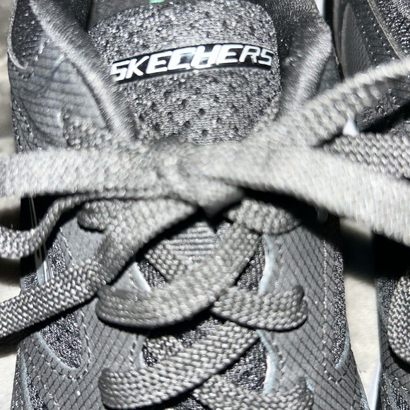 Skechers Women’s like New Memory Foam Black and White Sneakers, Size 8.5 - Picture 8 of 9